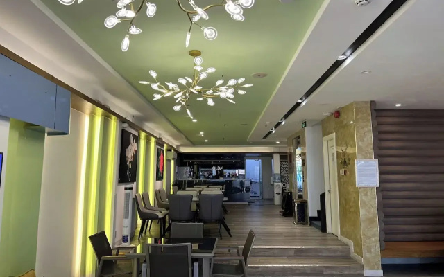 A25 Premium Hotel - 142 Bui Thi Xuan