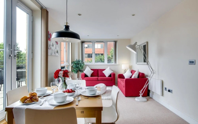 Luxury Two Bed Apartment With Roof Terrace