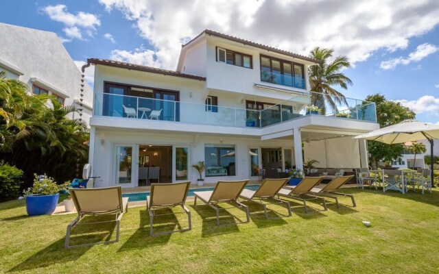 Private Villa with Pool and Golf Cart