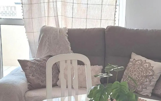 Best location 2 bed2 bath w/lift in town! (Kosher)