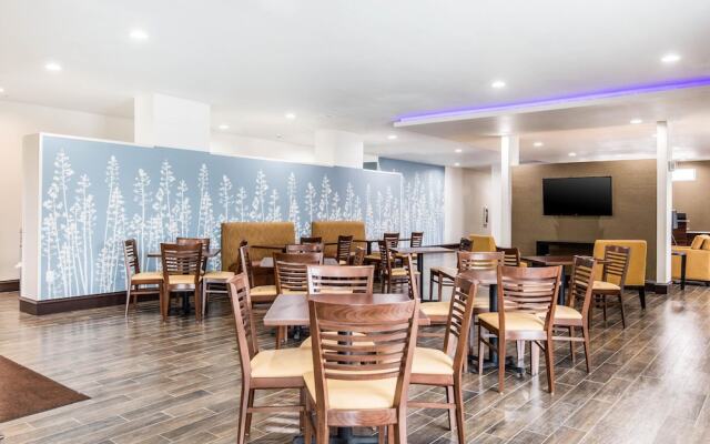 Sleep Inn & Suites