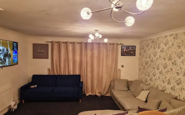 Maidstone Holiday Apartment 3 Bedrooms Free Sports Sleeps 7