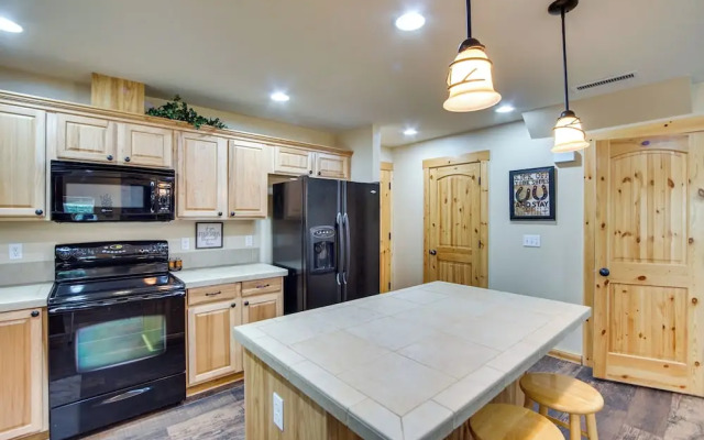 Cozy Ronald Retreat w/ Community Amenities!