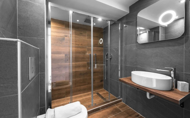 Ultima Suites Nilie Hospitality MGMT