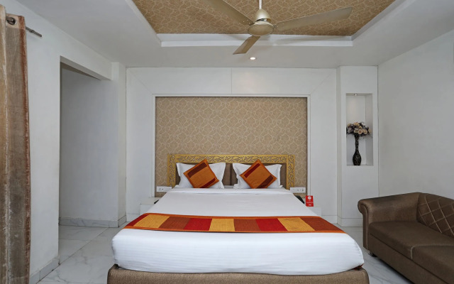 OYO 10277 Hotel Delux Golden
