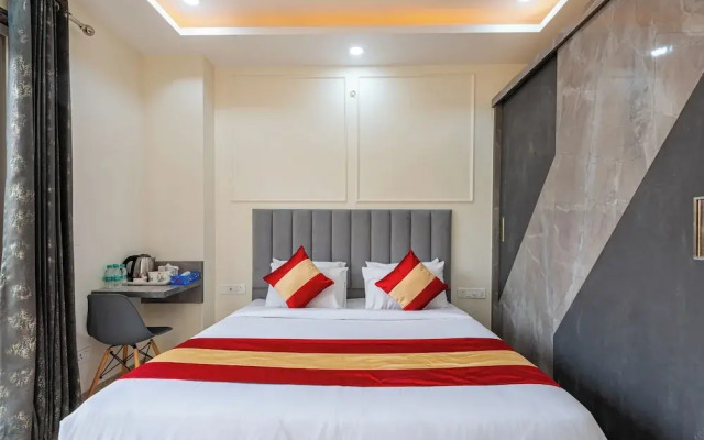 Saavi Hotel Sector- 45