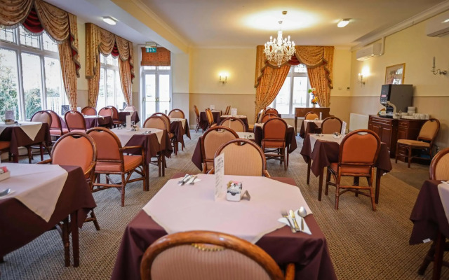 The Grove Hotel