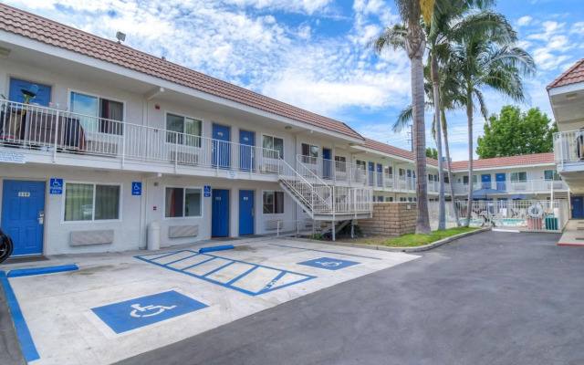Motel 6 Costa Mesa, CA