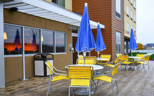 Fairfield Inn & Suites Canton South