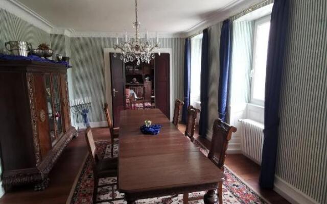 Weingut, Gästehaus und Kräuterhof