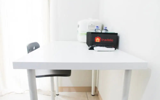 Pool View Studio Apartment @ Springlake Summarecon