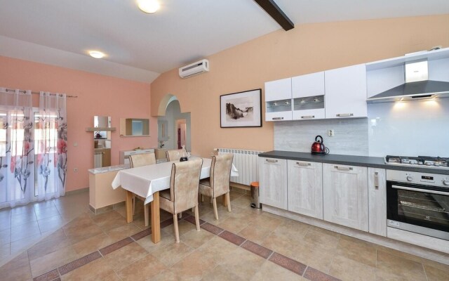 Amazing Home in Zadar With Wifi and 2 Bedrooms