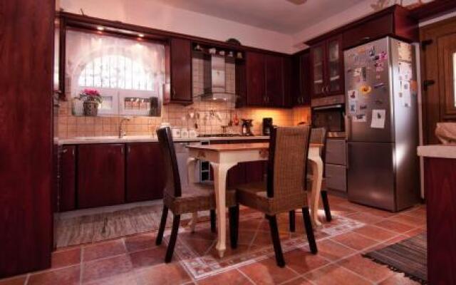 Evelina's Country House