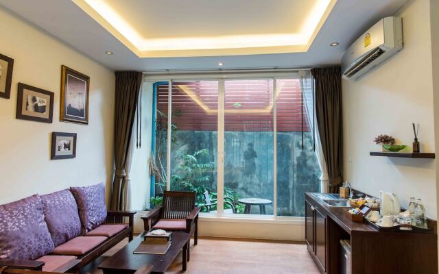 Feung Nakorn Balcony Rooms and Cafe