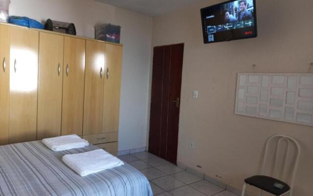 casa a 5 minutos do aeroporto e Univida