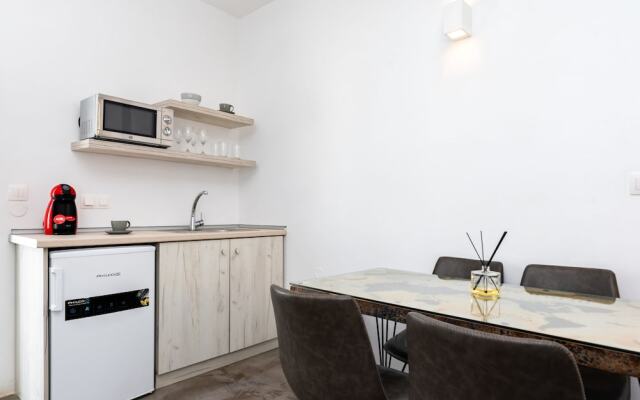 Aerenia Suites