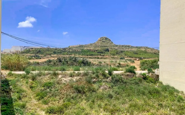 Sea and sun Views 2bd Apt Marsalforn Gozo
