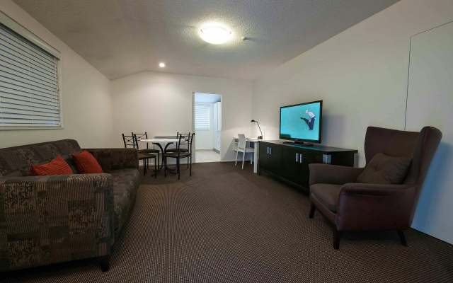The Towers on the Park – Guest Rooms – Christchurch