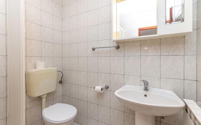 Beautiful apartment in Novi Vinodolski w/ 2 Bedrooms