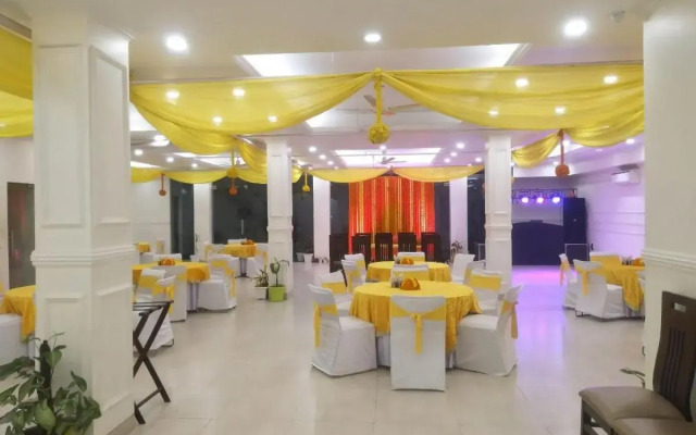 Hotel Mavens Orange Gurgaon