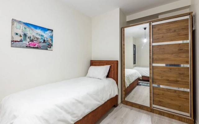 Central Apartment Near Cevahir Mall in Sisli