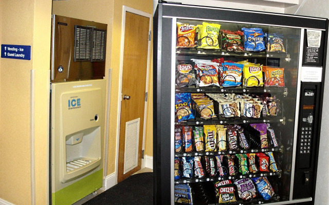 Hometown Inn & Suites Jacksonville - Butler Blvd./Southpoint