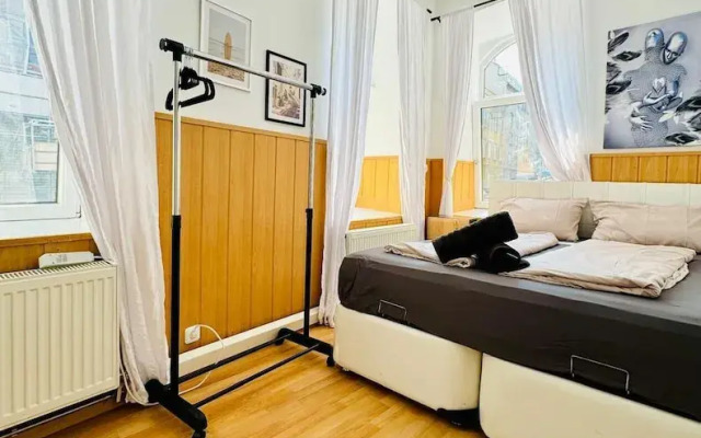 10 Economy Rooms-Shared Bath & Kitchen