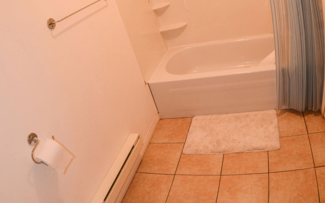 Auberge Le P'tit Bonheur - Hostel