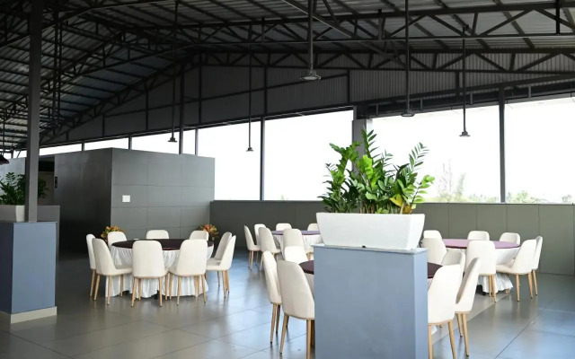 Dreamotel Luxury Suits And Rooms
