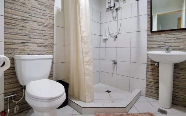Den Den Guesthouse