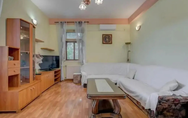 Charming Retreat Holiday Home Mravince With Pool