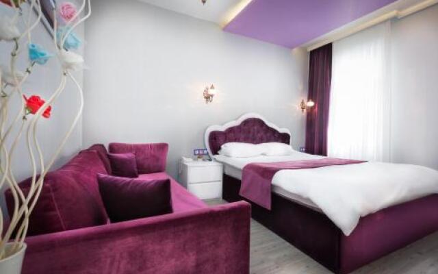 De Moon Suites Hotel