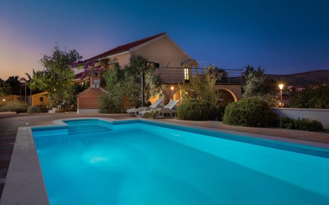 Amazing Home in Milna With 6 Bedrooms, Wifi and Outdoor Swimming Pool