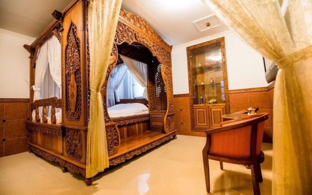 Whales Mountain & Seaview Resort