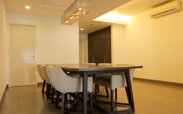 Spacious And Modern 3Br Apartment At Simprug Park Residences