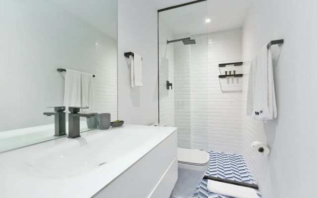 w Picturesque 2BR in Plaza Herrera