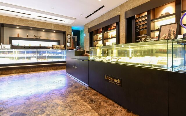 Lotte Hotel World