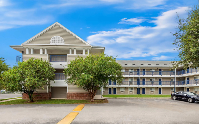 Suburban Studios Lakeland North I-4