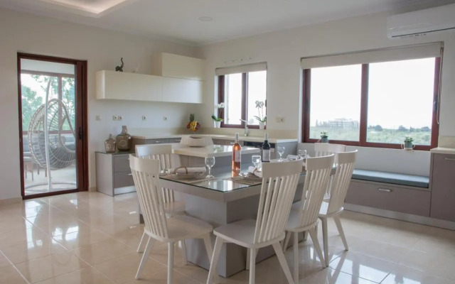 Ianthe Apartment