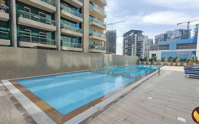Elegant 2BR Canal View Near Dubai Mall