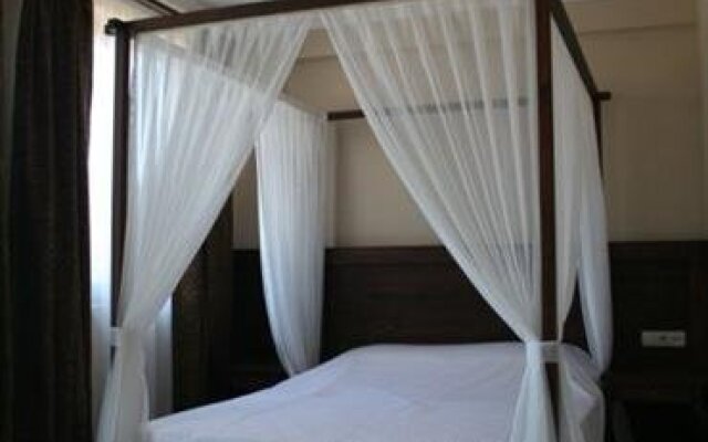 Golden River Hotel