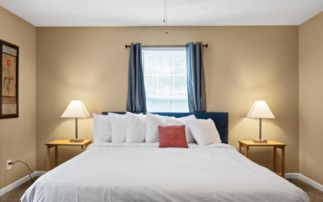 The Elmwood Farmhouse- 10 Mins to Downtown Chattanooga