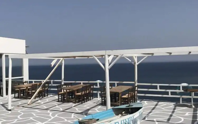 Grande Blue Suites with private bay