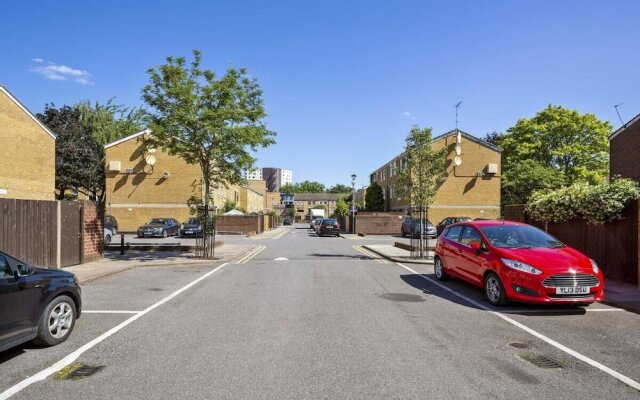 Stylish & Modern 2bed Apt, 5m to Overground