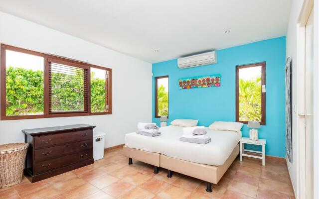 Villa in Jan Thiel With Pool