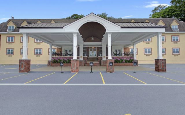 The Roslyn, Tapestry Collection by Hilton