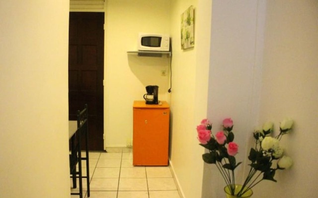 Apartment With One Bedroom In Le Gosier With Furnished Terrace And Wifi 3 Km From The Beach