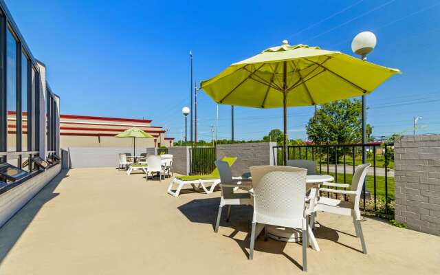 Comfort Inn & Suites Evansville Airport