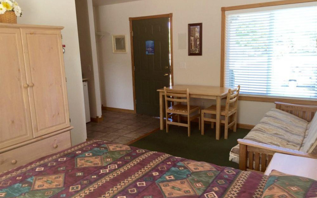 Blue Spruce Motel