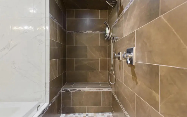 Violet Suites PDX